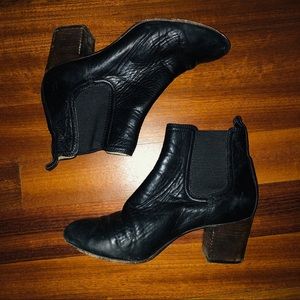 FRYE Stella Short Chelsea Boot Black